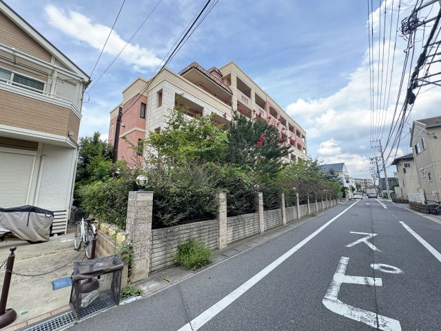 ウィッシュ・スクエア・イーストのその他