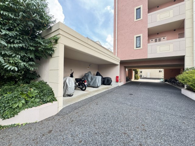 ウィッシュ・スクエア・イーストのその他