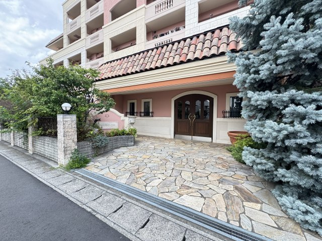 ウィッシュ・スクエア・イーストのその他