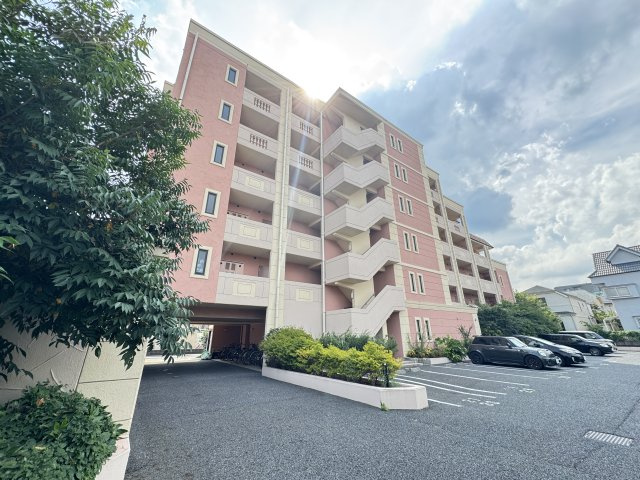 ウィッシュ・スクエア・イーストのその他