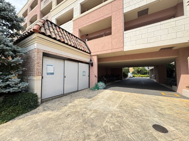 ウィッシュ・スクエア・イーストのその他