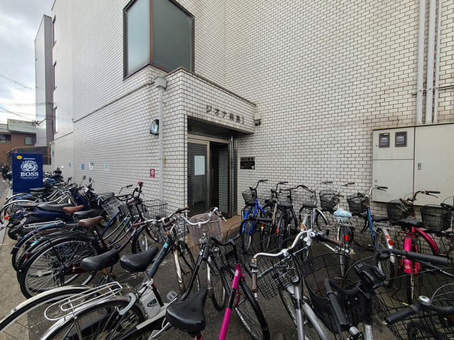 【エントランス】 | 外観とマッチしたエントランスです