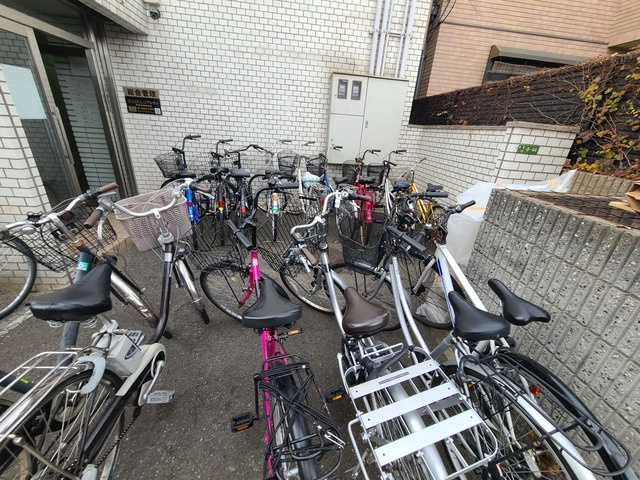 【その他共用部分】 | 自転車が置いてあるスペースです