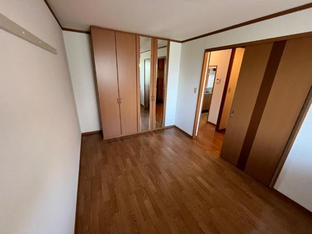 サン・リバー東原の内装|洋室