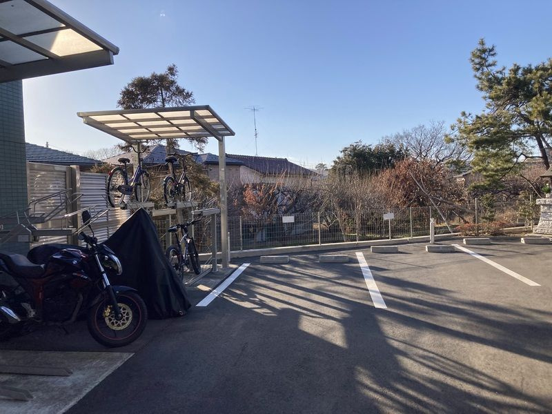 LEO FIOREGALO 印内の駐車場