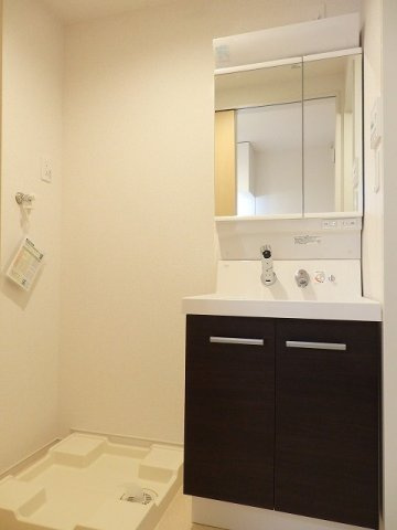 ７ｔｈ　ＦＬＡＧ　己斐本町の洗面所|広い洗面スペース