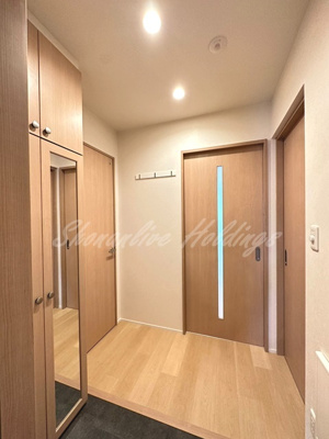 【玄関】 | ヴァイセヴェレ鎌倉 | 大型シューズボックス付きホールタイプの玄関