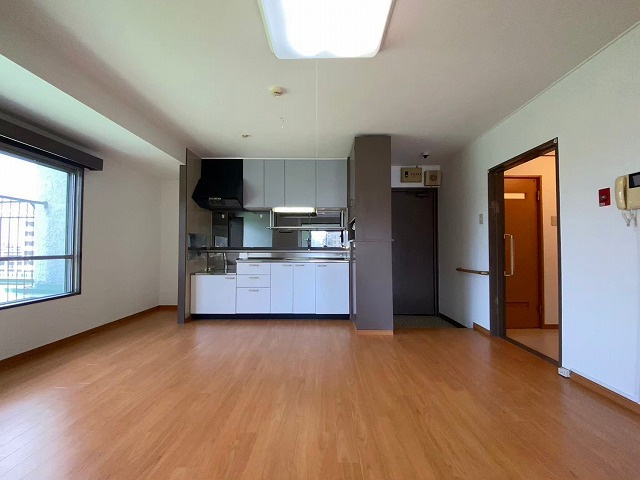 【居間・リビング】 | 福岡リバーキャッスル | 入居前の写真です。