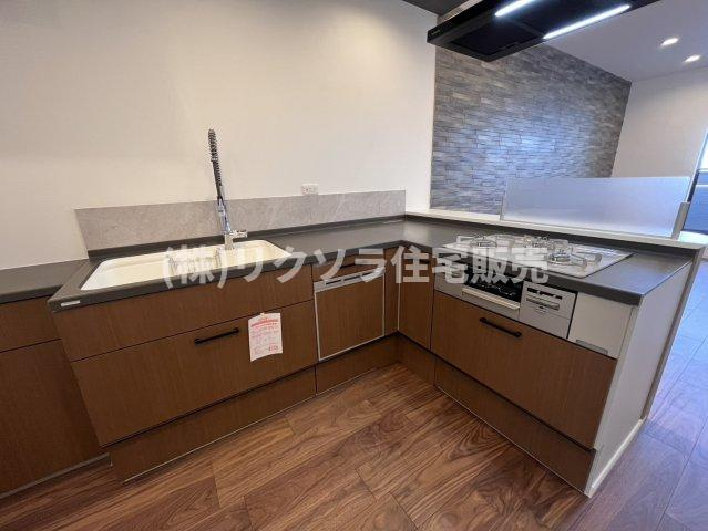 交北1丁目　中古一戸建てのキッチン|L字型キッチン
■物件内覧・資金計画相談・住宅ローン相談、リフォーム相談、お問合せ受付中■
※当日・翌日のご内覧、ご相談はお電話でのお問合せがスムーズです！