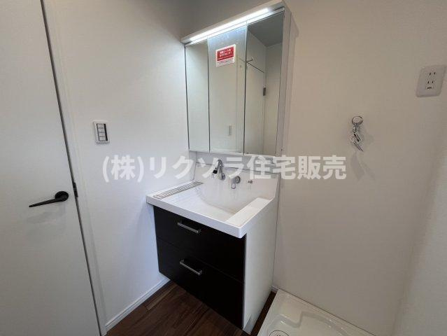 交北1丁目　中古一戸建ての独立洗面台|■物件内覧・資金計画相談・住宅ローン相談、リフォーム相談、お問合せ受付中■
※当日・翌日のご内覧、ご相談はお電話でのお問合せがスムーズです！