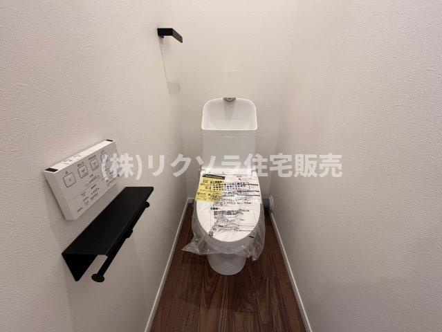 交北1丁目　中古一戸建ての内装|2階トイレ
■物件内覧・資金計画相談・住宅ローン相談、リフォーム相談、お問合せ受付中■
※当日・翌日のご内覧、ご相談はお電話でのお問合せがスムーズです！