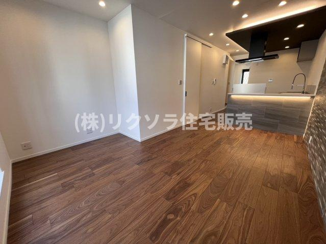 交北1丁目　中古一戸建ての居間・リビング|LDK　14.0帖
■物件内覧・資金計画相談・住宅ローン相談、リフォーム相談、お問合せ受付中■
※当日・翌日のご内覧、ご相談はお電話でのお問合せがスムーズです！