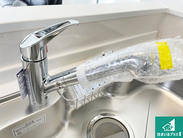 神戸市西区桜が丘東町　新築一戸建ての設備|浄水器を内蔵！炊飯時、お茶を作る時に安心してお水を使えます！お湯と冷水、浄水と原水、シャワーの切替えもワンタッチです！