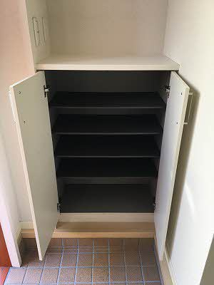 ディアス三滝B棟の玄関