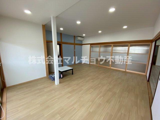 南紀の台一戸建の寝室|開放的な寝室です