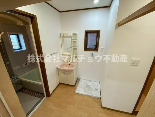 南紀の台一戸建の洗面所|広い洗面スペース