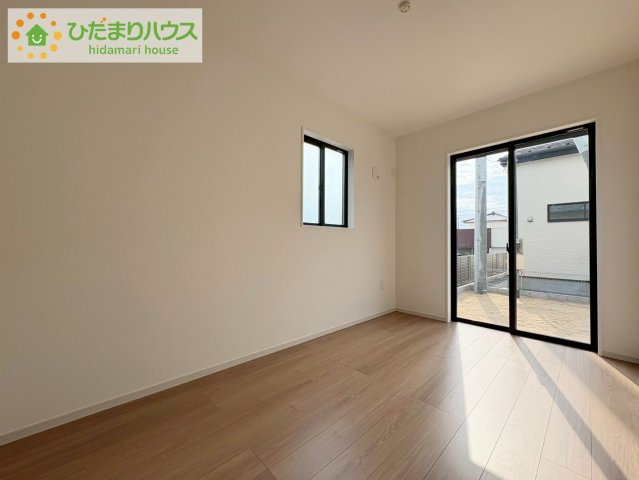 日立市東金沢町9期　新築戸建　2号棟の洋室|窓が多く、明るい空間を演出してくれます(*^^*)