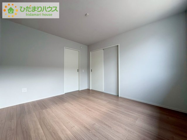 日立市東金沢町9期　新築戸建　2号棟の寝室|天井の高い主寝室。ゆっくりと過ごせる大人のくつろぎ空間！