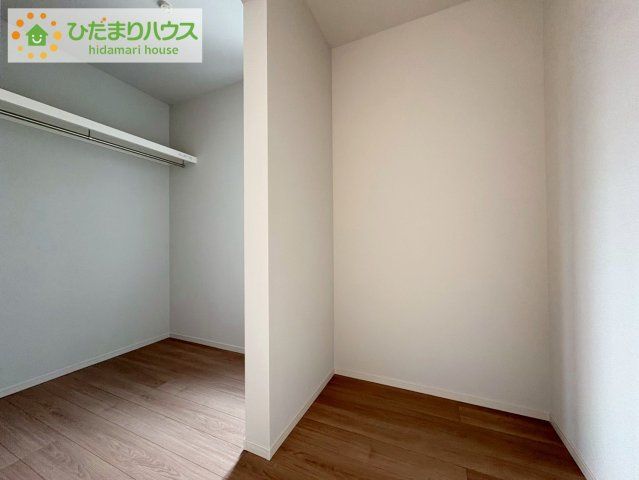 日立市東金沢町9期　新築戸建　2号棟の収納|"ママに人気のウォークインクローゼット付き！
コートやジャケットはもちろん、季節物や布団なども全部収納できちゃいます(^^)/"