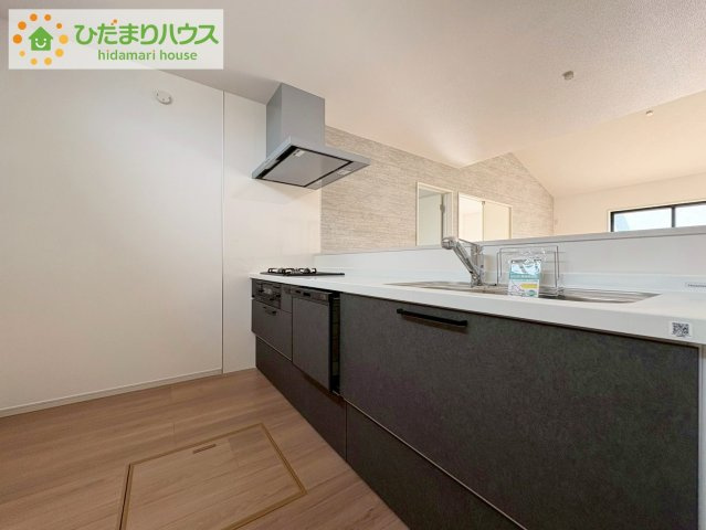 日立市東金沢町9期　新築戸建　2号棟のキッチン|リビングを見渡せるキッチンはお子様を見ながらでも料理が出来て安心ですね☆