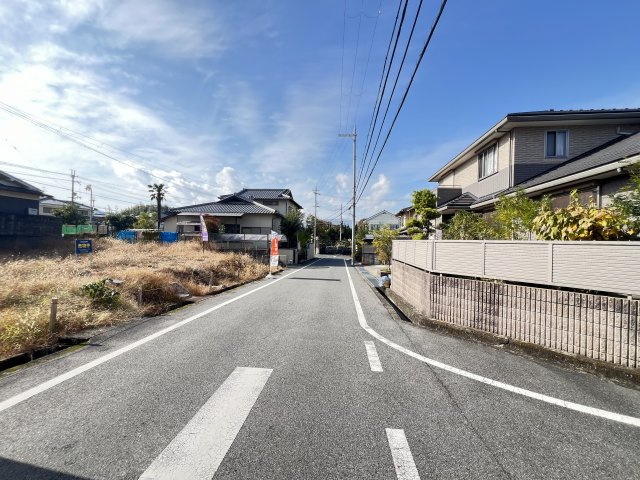 橿原市白橿町１丁目　の前面道路含む現地写真
