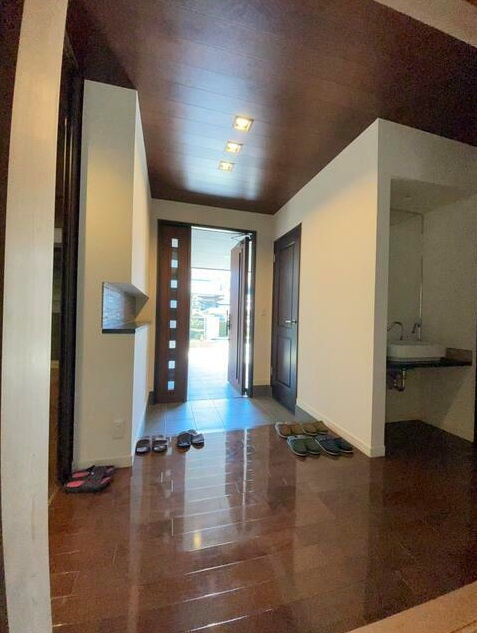 長府惣社町　中古住宅の玄関