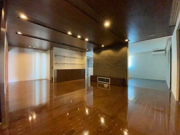 長府惣社町　中古住宅の居間・リビング