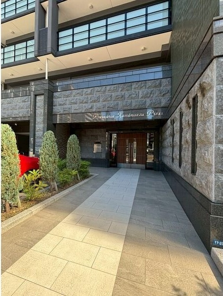 プレサンス上前津プレスのエントランス