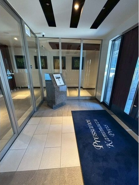 プレサンス上前津プレスのエントランス