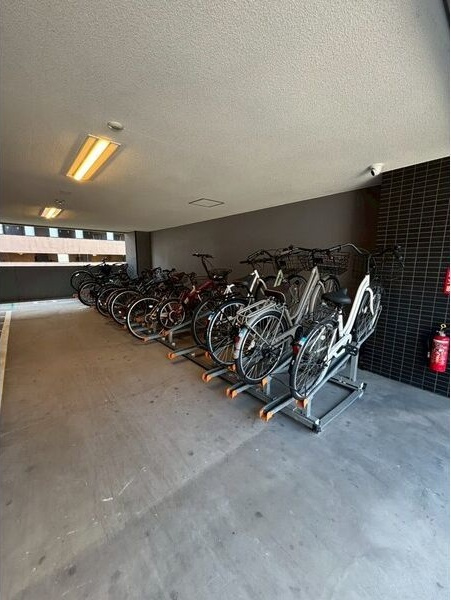 プレサンス上前津プレスの駐車場