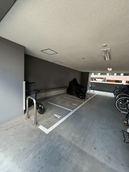 プレサンス上前津プレスの駐車場