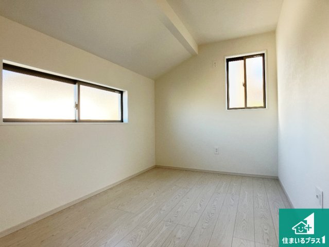 明石市太寺天王町　第1期　新築一戸建ての洋室|シンプルな洋室は、自分好みのインテリアが楽しめます♪ご家族とインテリアや家具を選びに行くのは新築購入時の醍醐味の一つです。ぜひお楽しみください♪