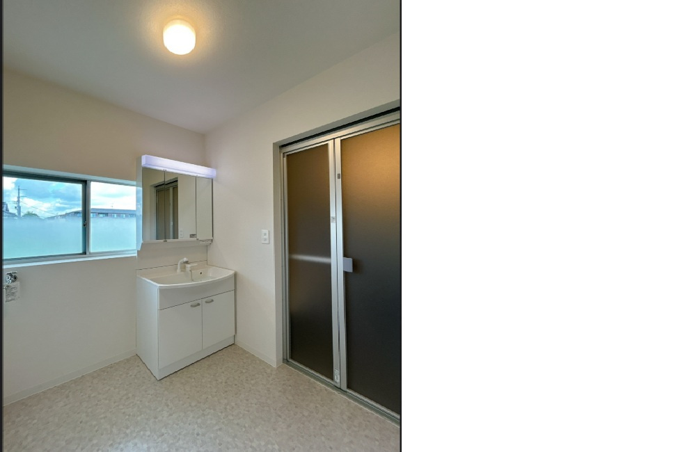 八代市海士江町中古戸建ての独立洗面台