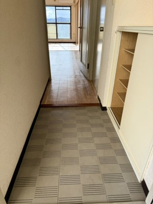 【玄関】 | シャルル岩出