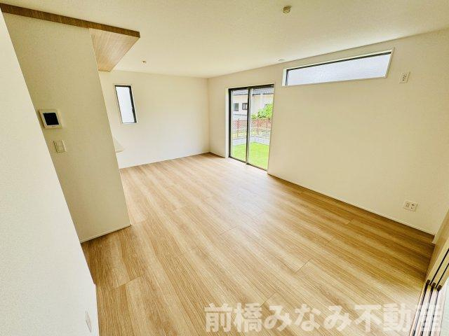 前橋市箱田町2期　２号棟(全３棟)　グラファーレ　新築建売分譲の居間・リビング|ゆったりとした居間です