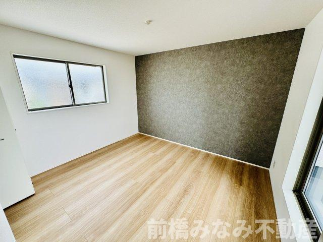 前橋市箱田町2期　２号棟(全３棟)　グラファーレ　新築建売分譲の洋室|落ち着いた色調の洋室です