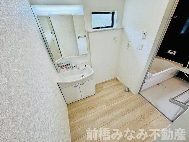 前橋市茂木町第4　限定1棟　クレイドルガーデン　新築建売の独立洗面台|独立洗面台、小物を置くことができて便利です