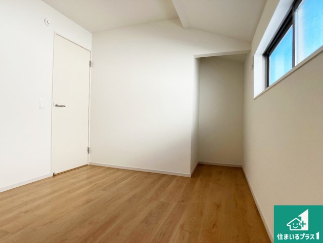 明石市太寺天王町　第1期　新築一戸建ての洋室|シンプルな洋室は、自分好みのインテリアが楽しめます♪ご家族とインテリアや家具を選びに行くのは新築購入時の醍醐味の一つです。ぜひお楽しみください♪