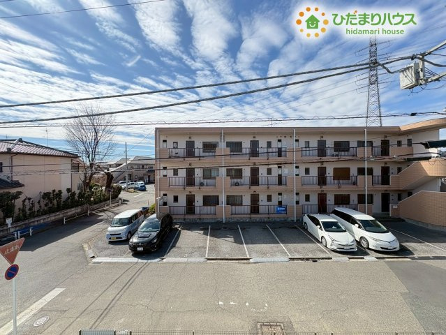 熊谷市肥塚　新築一戸建て　グラファーレ　01の展望|周辺に高い建物がなく、遮るもののないひらけた眺望が広がっています！青空を広く見渡すことができ、心地よい風がしっかりと通り抜けるため、バルコニーに干したお洗濯物もカラッと素早く乾きます！