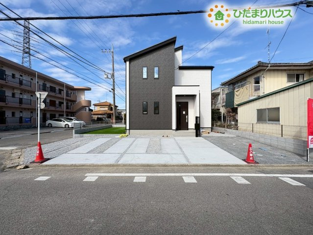 熊谷市肥塚　新築一戸建て　グラファーレ　01の駐車場|カースペースは並列で4台駐車可能！玄関から近いので、毎日のお買い物帰りに重い荷物をたくさん運び出す際もスムーズに移動できます！