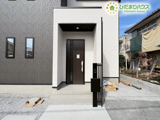 熊谷市肥塚　新築一戸建て　グラファーレ　01の玄関