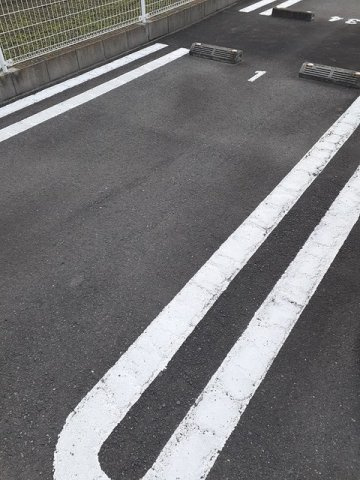 サン・レミール　Ｂの駐車場|車をお持ちの方に嬉しい駐車場付きの物件です