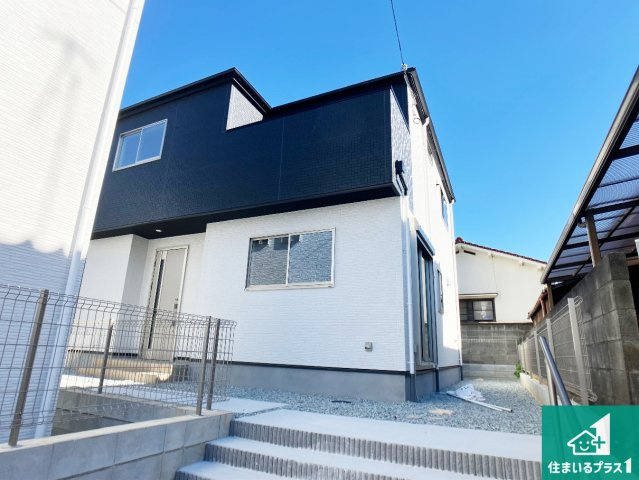 明石市太寺天王町　第1期　新築一戸建ての外観|周辺は閑静な住宅街！前面道路広々で車の出し入れも便利です。駐車が苦手な方でも安心して車庫入れできます！