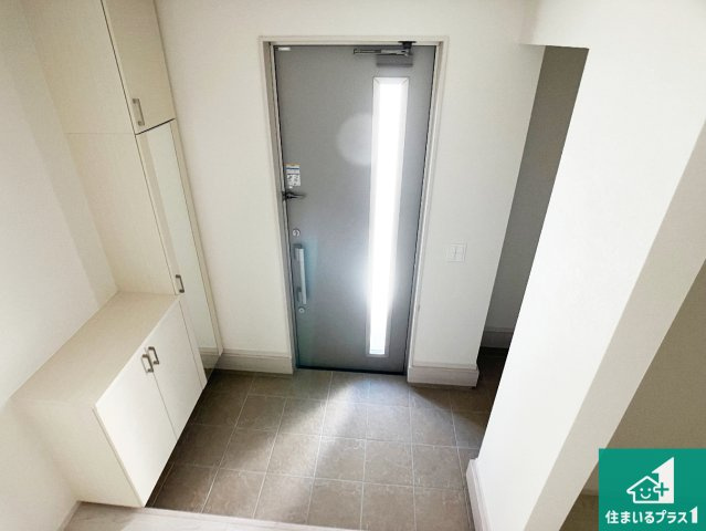 明石市太寺天王町　第1期　新築一戸建ての玄関|シューズボックスにはたくさんの靴が収納できるので玄関周りはいつもスッキリ！ご家族が増えても安心！