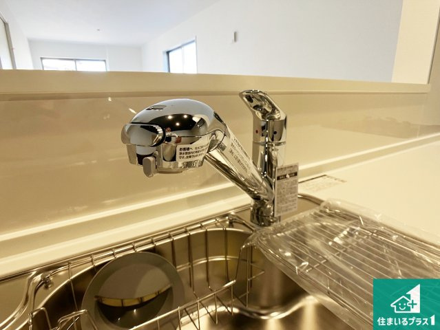 明石市太寺天王町　第1期　新築一戸建ての設備|浄水器を内蔵！炊飯時、お茶を作る時に安心してお水を使えます！お湯と冷水、浄水と原水、シャワーの切替えもワンタッチです！