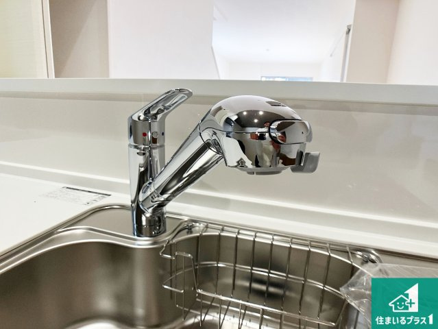 明石市太寺天王町　第1期　新築一戸建ての設備|浄水器を内蔵！炊飯時、お茶を作る時に安心してお水を使えます！お湯と冷水、浄水と原水、シャワーの切替えもワンタッチです！