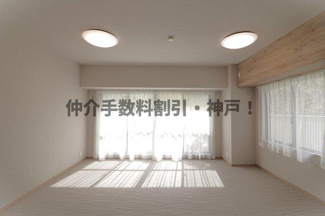 【居間・リビング】 | 須磨パークヒルズC棟　仲介手数料割引！ | ゆったり過ごせる居間です