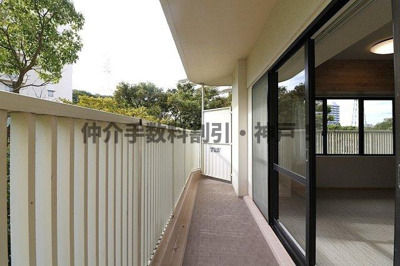 【バルコニー】 | 須磨パークヒルズC棟　仲介手数料割引！ | 暖かな日差しのふりそそぐバルコニー