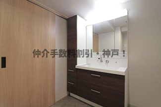 【独立洗面台】 | 須磨パークヒルズC棟　仲介手数料割引！ | 独立洗面台あり、毎朝おしゃれに忙しい女性の方におすすめです