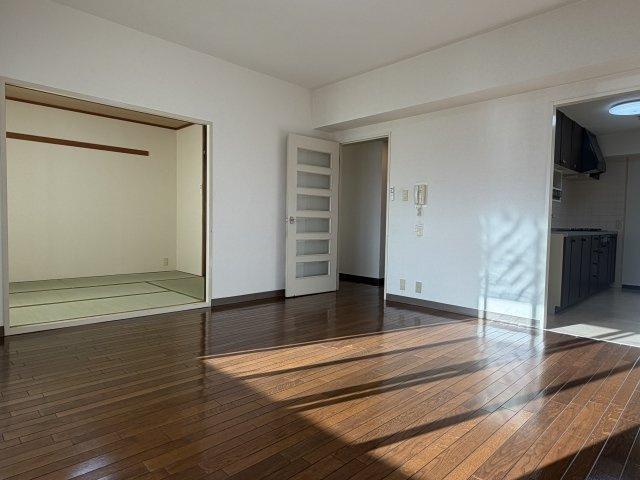 ホーユウパレス大町の居間・リビング|LDK12帖